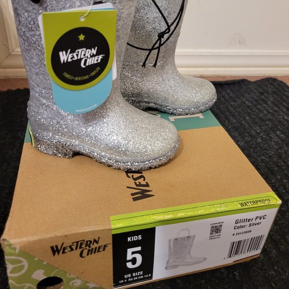 Kids Glitter Rain Boot - Western Chief SILVER, size 5 toddler - Picture 3 of 6